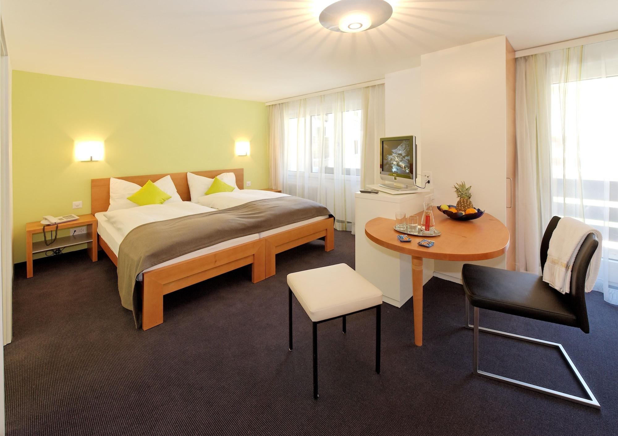 Hotel Kristall ساس-الماغيل المظهر الخارجي الصورة